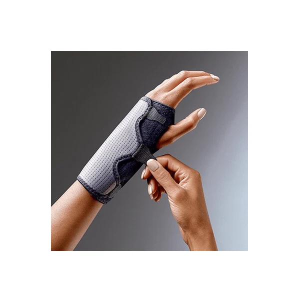 Futuro Comfort Stabilising Wrist Brace - Adjustable - Image 3