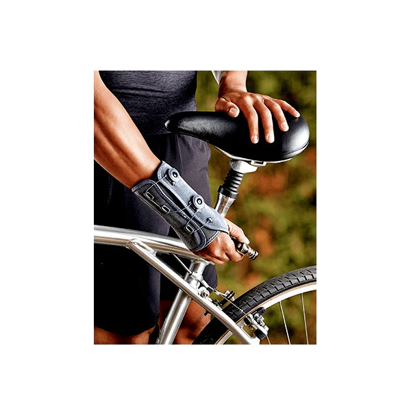 Futuro Custom Fit Wrist Brace Right Hand - Adjustable - Image 3